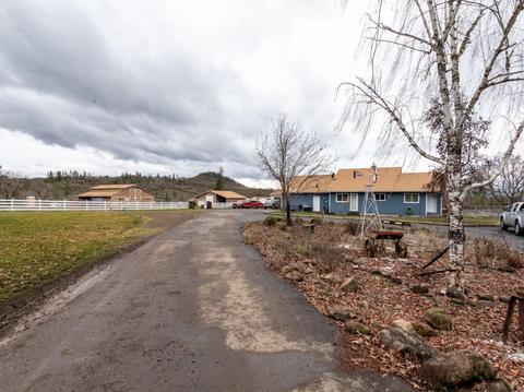 1600 Worthington Rd, Eagle Point, OR 97524 photo 4