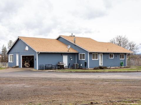 1600 Worthington Rd, Eagle Point, OR 97524 photo 2