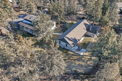 63579 Dickens Ct, Bend, OR 97701 photo 42