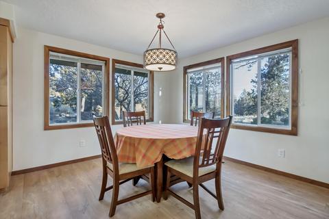63579 Dickens Ct, Bend, OR 97701 photo 10