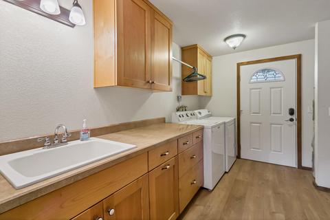 63579 Dickens Ct, Bend, OR 97701 photo 16