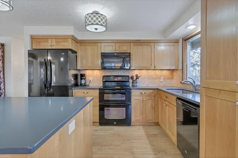 63579 Dickens Ct, Bend, OR 97701 photo 12