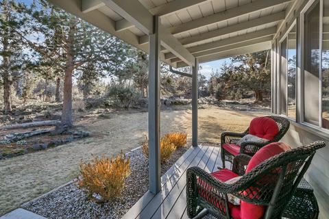 63579 Dickens Ct, Bend, OR 97701 photo 4