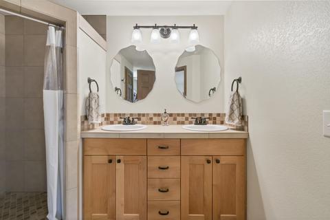 63579 Dickens Ct, Bend, OR 97701 photo 24