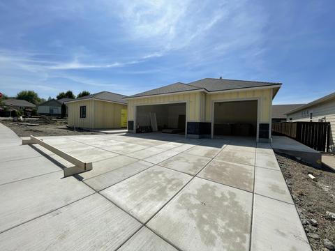 1098 Arrowhead Trl, Eagle Point, OR 97524 photo 1