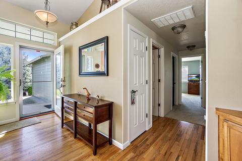 890 Ridgeview Dr, Eagle Point, OR 97524 photo 4
