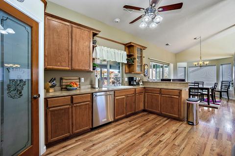 890 Ridgeview Dr, Eagle Point, OR 97524 photo 3