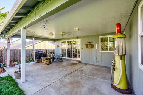 890 Ridgeview Dr, Eagle Point, OR 97524 photo 32