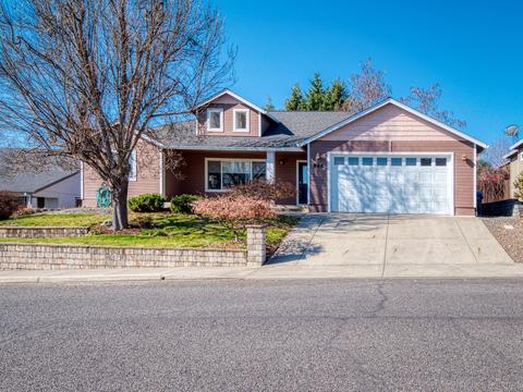 946 Ridgeview Dr, Eagle Point, OR 97524 photo 1