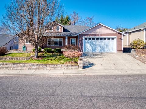 946 Ridgeview Dr, Eagle Point, OR 97524 photo 2