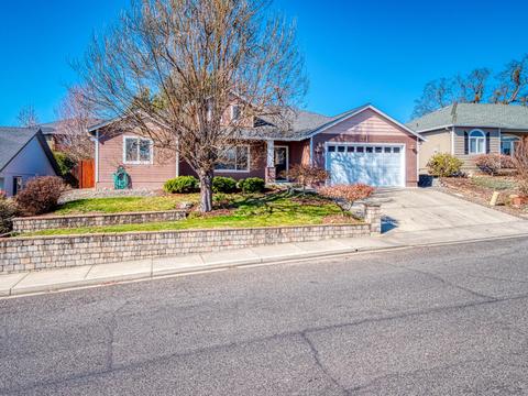 946 Ridgeview Dr, Eagle Point, OR 97524 photo 3