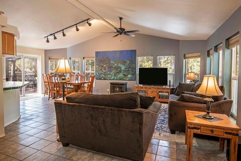60281 Ochoco Cir, Bend, OR 97702 photo 2