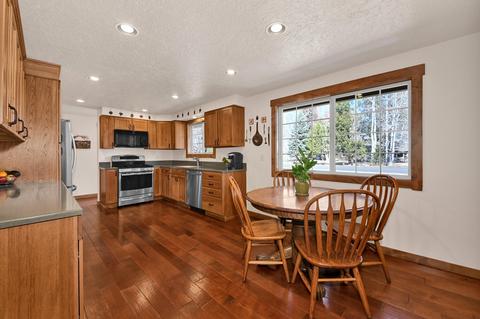 21469 Hyde Ln, Bend, OR 97701 photo 4