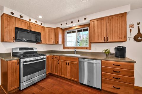 21469 Hyde Ln, Bend, OR 97701 photo 3