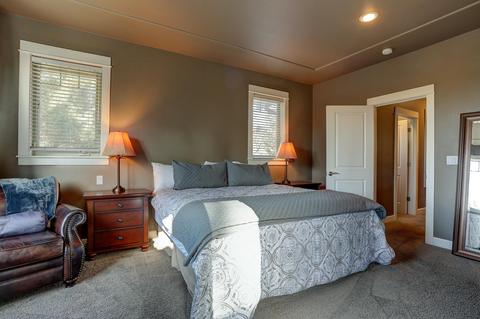 72 NW Skyliner Summit Loop, Bend, OR 97703 photo 12