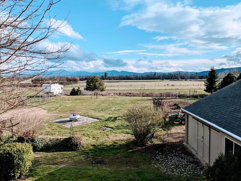 10105 Table Rock Rd, Central Point, OR 97502 photo 13