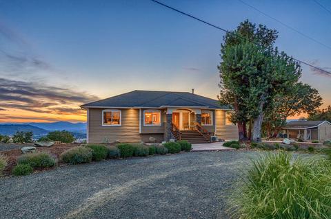 390 Mt Castle Dr, Eagle Point, OR 97524 photo 1