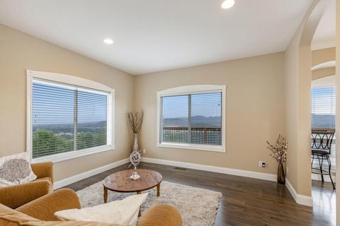 390 Mt Castle Dr, Eagle Point, OR 97524 photo 9