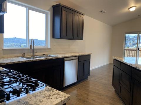 726 Onyx St, Eagle Point, OR 97524 photo 8