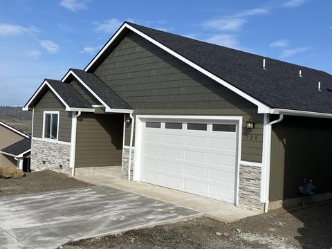 726 Onyx St, Eagle Point, OR 97524 photo 2
