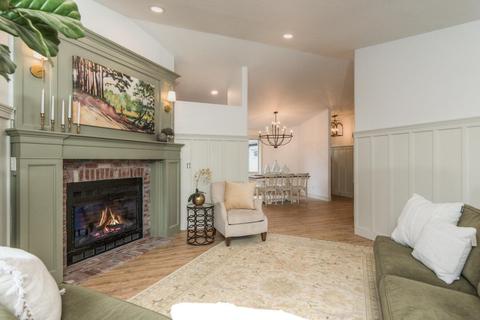 20761 S Loop Pl, Bend, OR 97703 photo 1