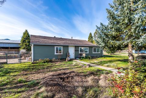 7558 Maple Ln, Central Point, OR 97502 photo 2