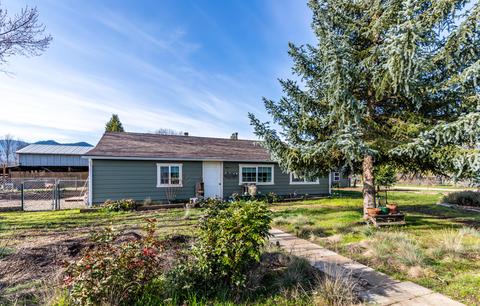 7558 Maple Ln, Central Point, OR 97502 photo 1