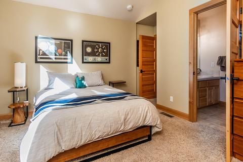 60737 Golf Village Loop, Bend, OR 97702 photo 26