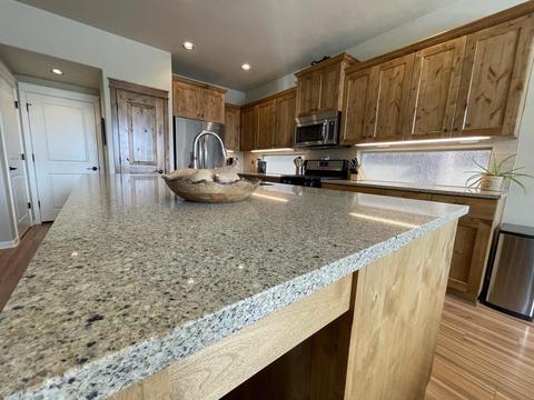 61092 Manhae Loop, Bend, OR 97702 photo 3