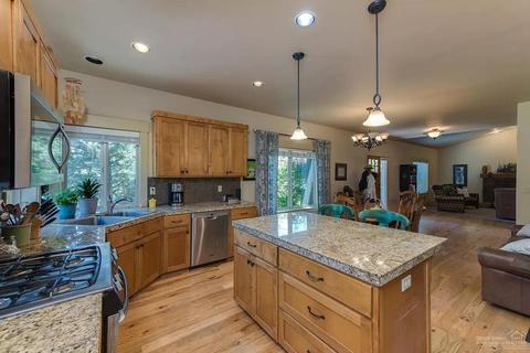 61473 Linton Loop, Bend, OR 97702 photo 12