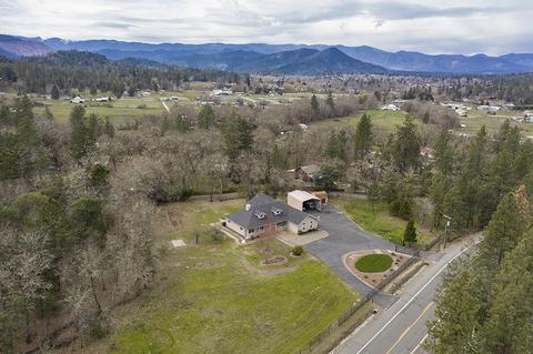 2085 Stringer Gap Rd, Grants Pass, OR 97527 photo 3