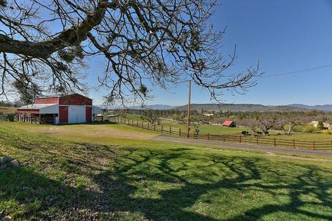 12400 Agate Rd, Eagle Point, OR 97524 photo 2