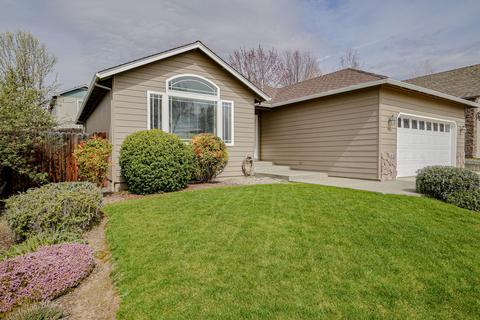 950 Crystal Dr, Eagle Point, OR 97524 photo 3