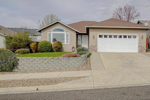 950 Crystal Dr, Eagle Point, OR 97524 photo 1