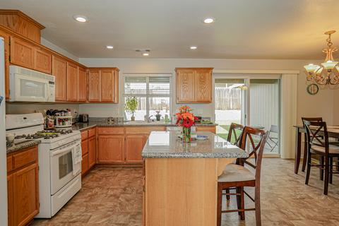950 Crystal Dr, Eagle Point, OR 97524 photo 8