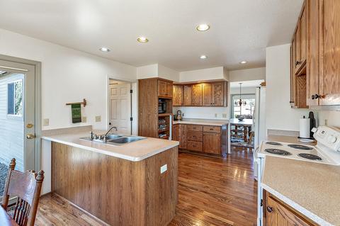475 S Obenchain Rd, Eagle Point, OR 97524 photo 20