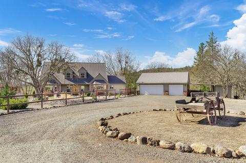 475 S Obenchain Rd, Eagle Point, OR 97524 photo 3