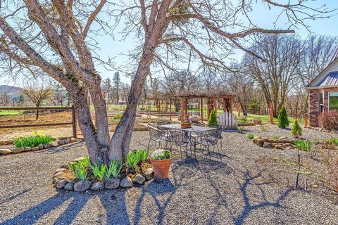 475 S Obenchain Rd, Eagle Point, OR 97524 photo 46