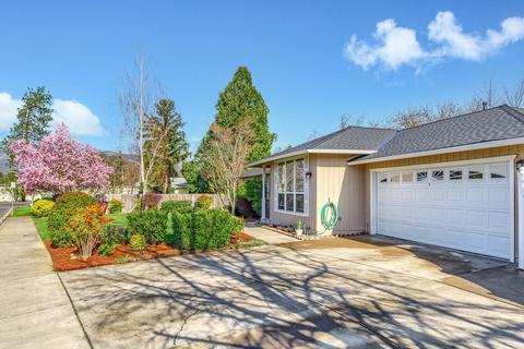 1301 Pacific Ln, Phoenix, OR 97535 photo 3