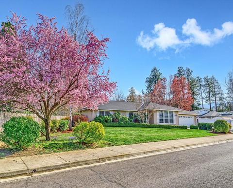1301 Pacific Ln, Phoenix, OR 97535 photo 2