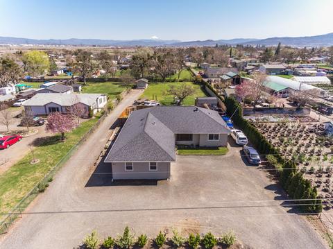 6832 Table Rock Rd, Central Point, OR 97502 photo 22