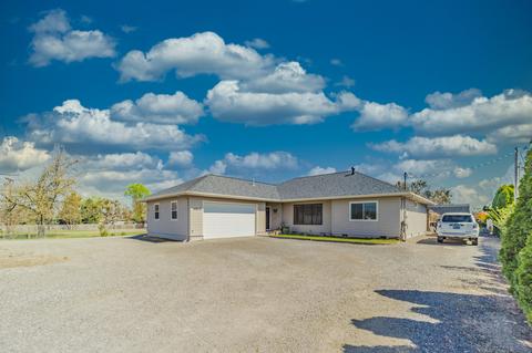 6832 Table Rock Rd, Central Point, OR 97502 photo 1