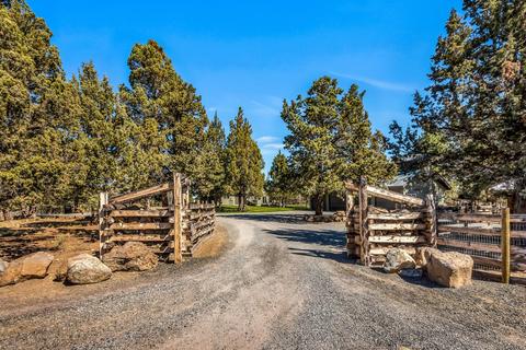 64788 Collins Rd, Bend, OR 97703 photo 37