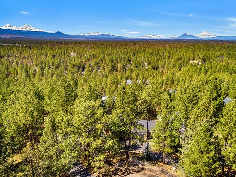 19075 Saddleback Ln, Bend, OR 97703 photo 1