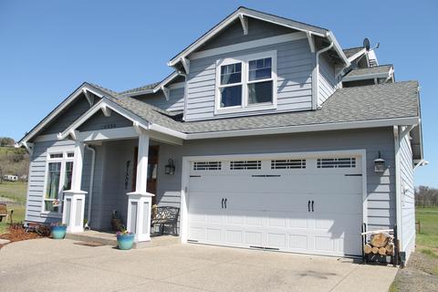 10990 Agate Rd, Eagle Point, OR 97524 photo 1