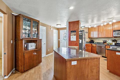 72 Ashwood Ct, Eagle Point, OR 97524 photo 2