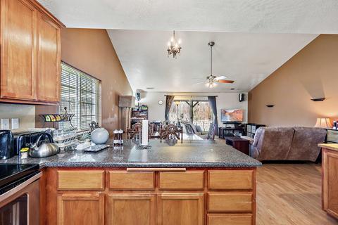 72 Ashwood Ct, Eagle Point, OR 97524 photo 4