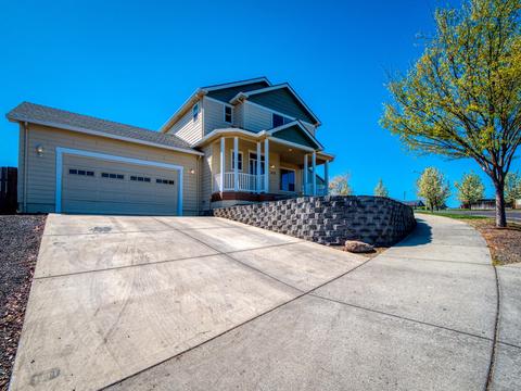 873 Crystal Dr, Eagle Point, OR 97524 photo 2