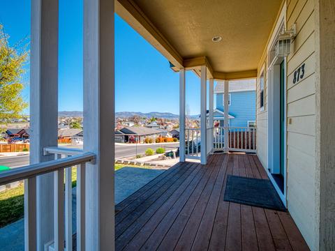 873 Crystal Dr, Eagle Point, OR 97524 photo 4