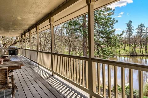 11691 Agate Rd, Eagle Point, OR 97524 photo 3